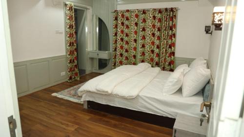 Nishat-Shalimar House | Abi Star Cottage