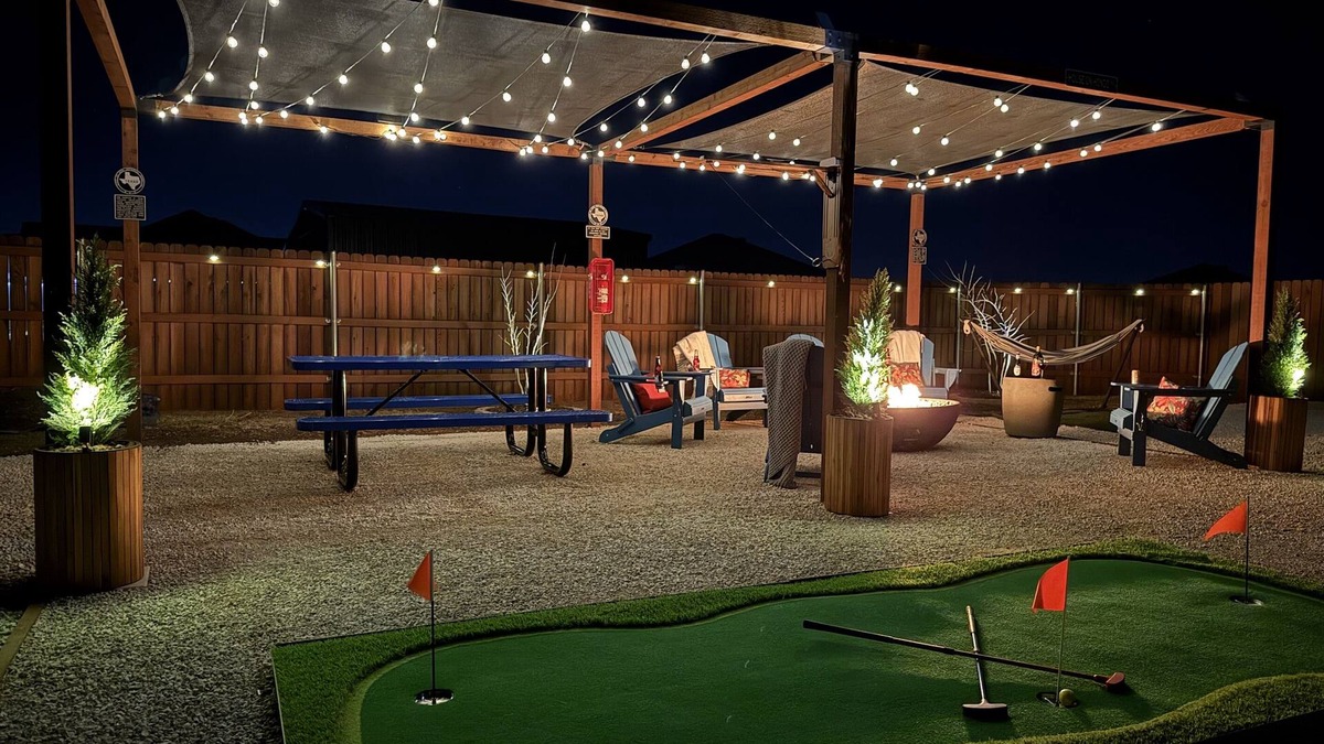 Potosi House | Abilene's Ultimate Backyard Getaway: Putt-Putt, Fire Pits, & Giant Games Galore!
