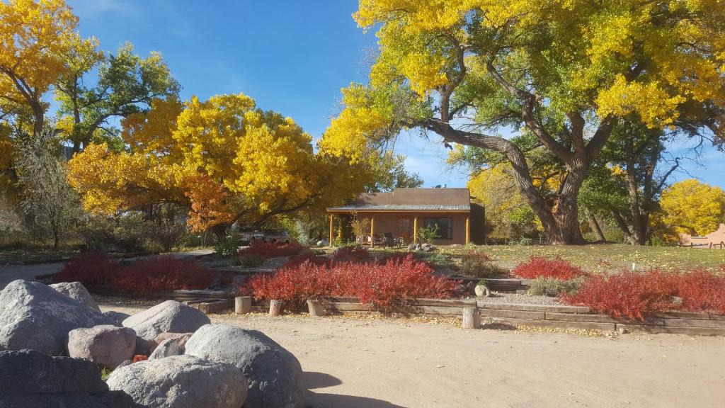 Abiquiu Hotel | Abiquiu Inn