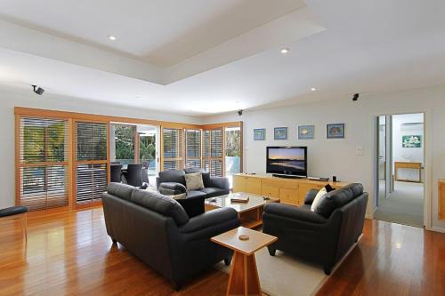 Ewingsdale House | Abode at Byron - private hideaway with 17m pool