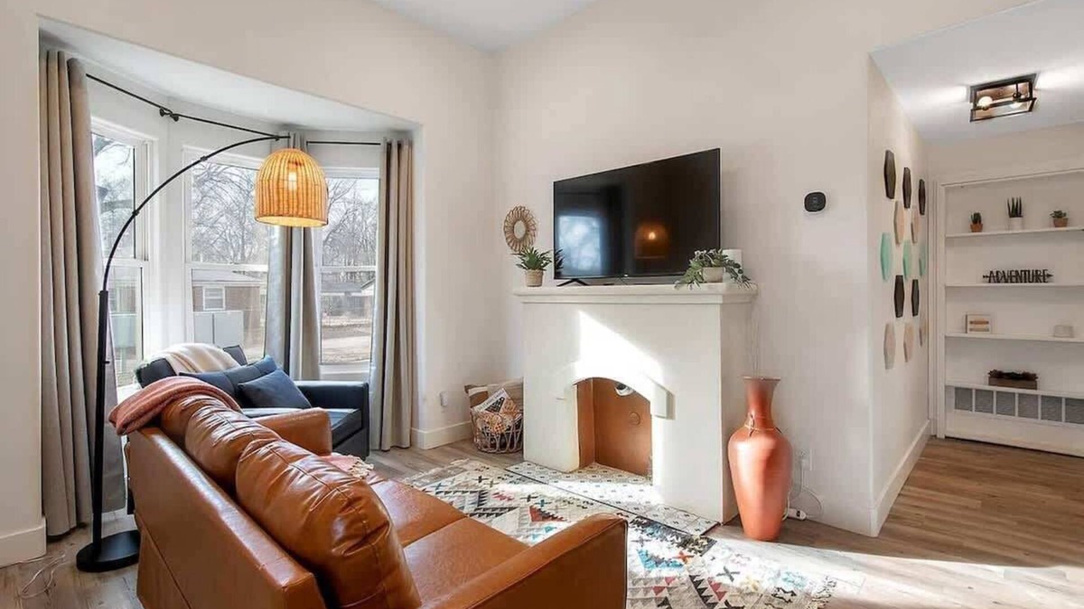 Wichita House | Abode II - Cheerful 1 Bed Duplex
