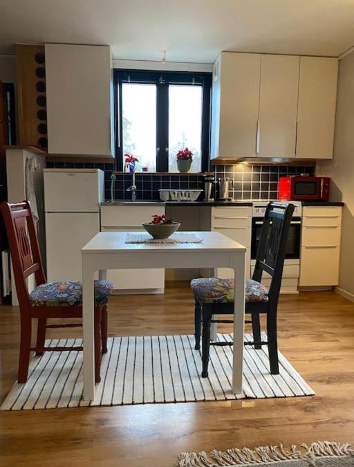 Vaxjo Apartment | ABONNERA Lugnt centralt parkering altan