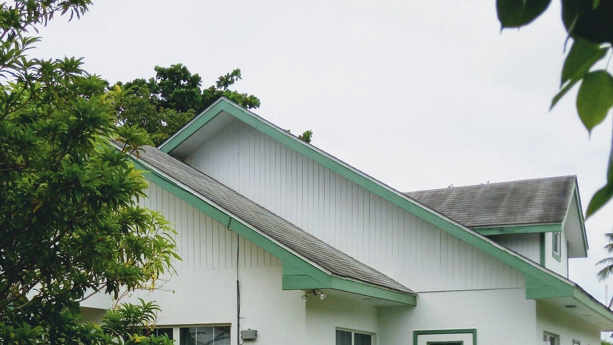 West Bay Cottage | About A Minute's Walk To Beach. Check Us Out.