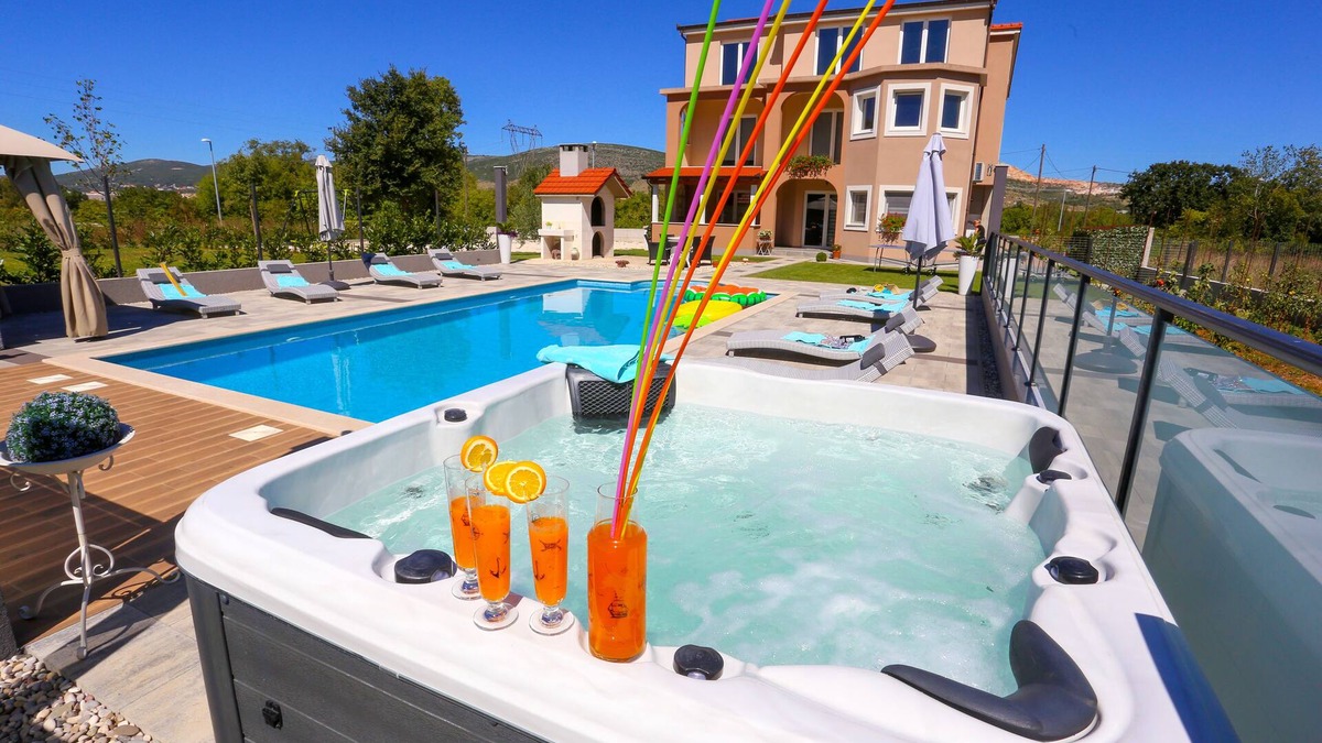 Dugopolje Villa | About Villa Maris