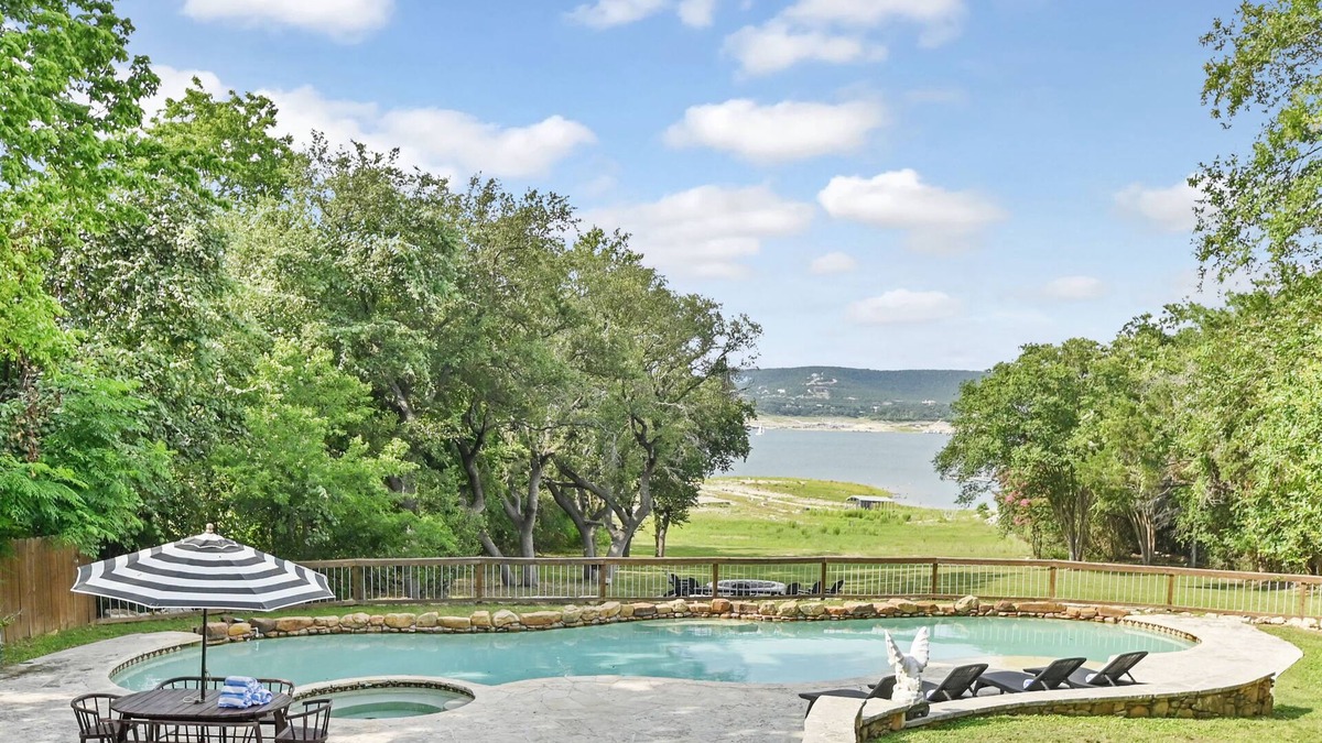 Hudson Bend House | Above Escape LT I Lake Travis I Pool&Spa I Services I Pets