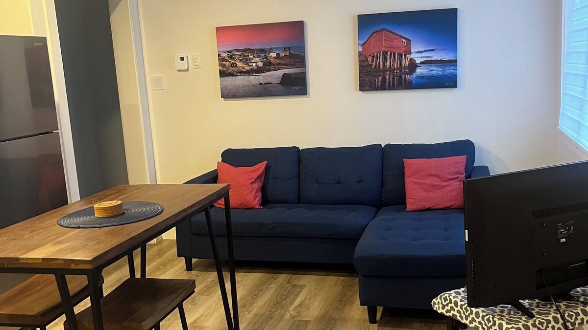 Terra Nova Apartment | Above ground apartment ,just a 10 minute drive to historic downtown St.Johns🌊🍻
