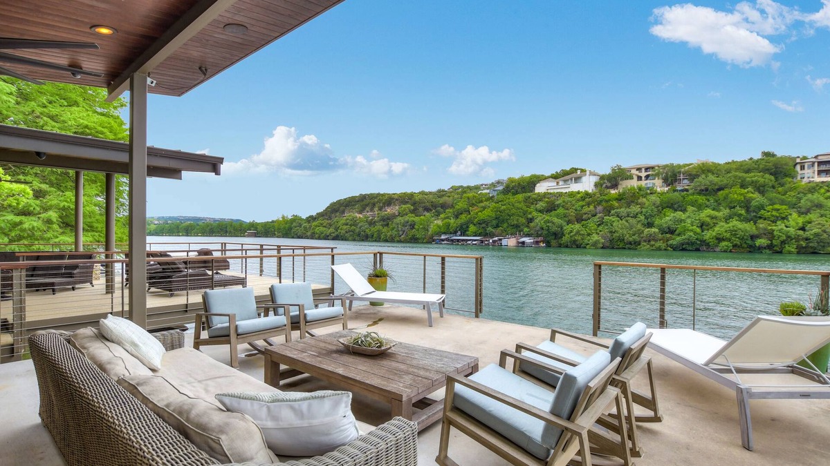 The Ravine House | Above Lakeside I Lakefront | Pickleball I Pool/Spa l Firepit I Luxe Services