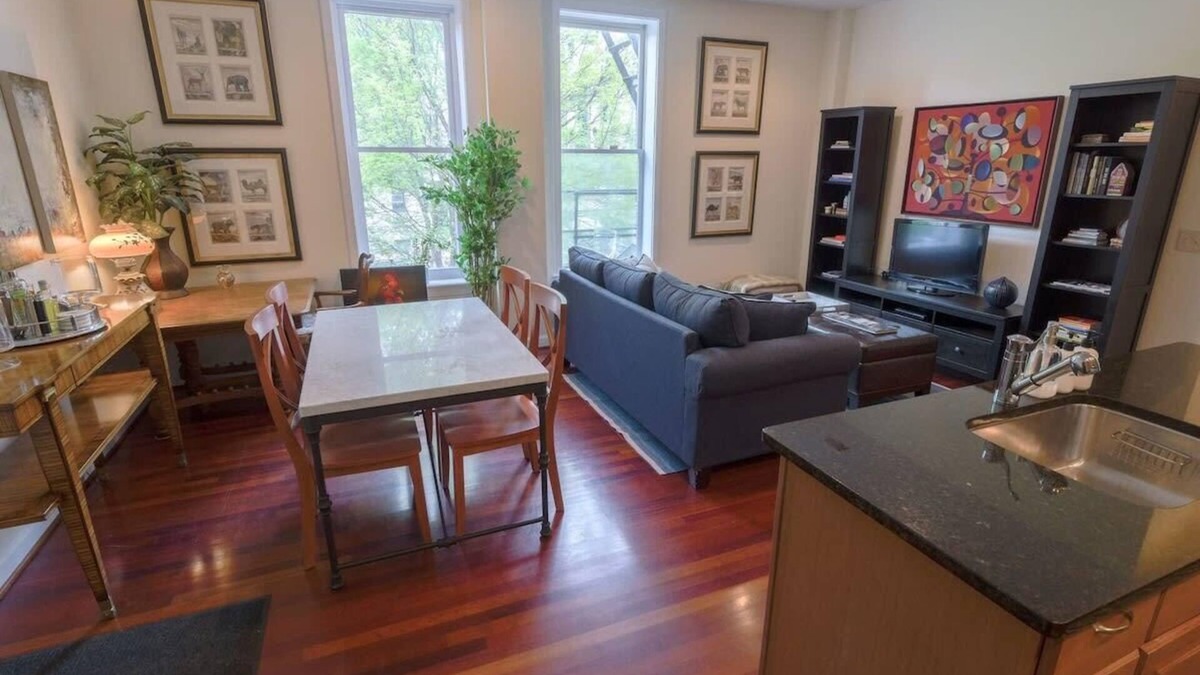 Shaw Apartment | Above Maxwell Wine Bar - Super Central 2Bed 2Bath!