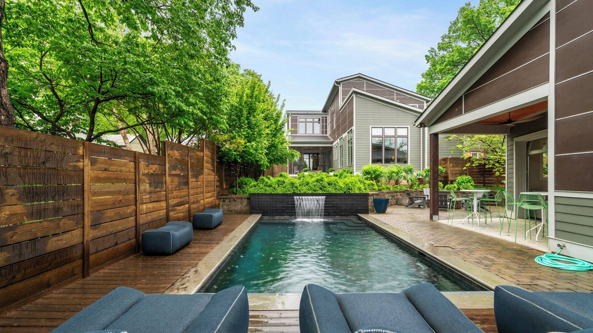 Historic Edgefield House | Above Nashville Urban | 1 Mile to Downtown! | Pool | 5 Beds | Office