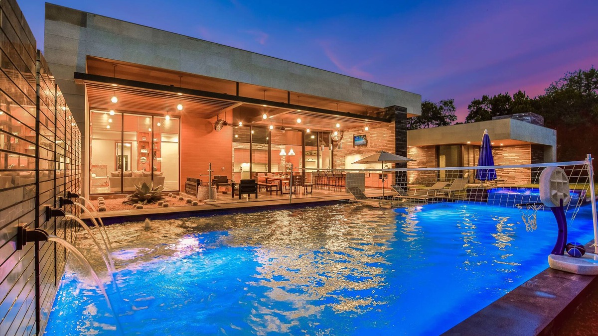Austin House | Above Pinnacle I Modern Luxury | Pool&Spa | Casita I Events I Services