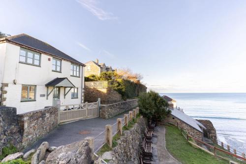 St. Agnes House | Above the Beach