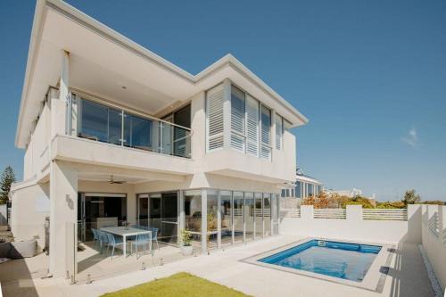 Mullaloo House | Above The Clouds by St Nicholas