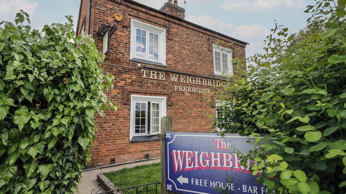 Barnt Green Cottage | ABOVE THE PUB, pet friendly in Alvechurch