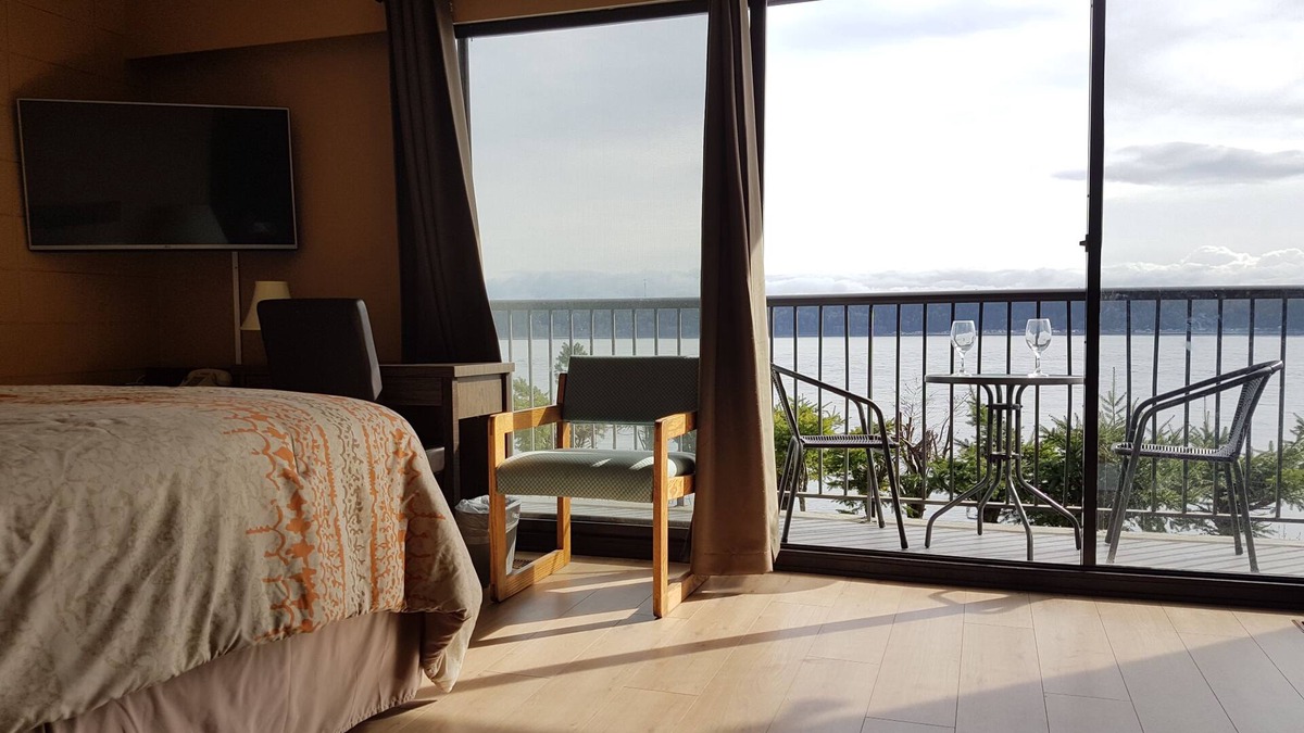 Campbell River Hotel | Above Tide Motel