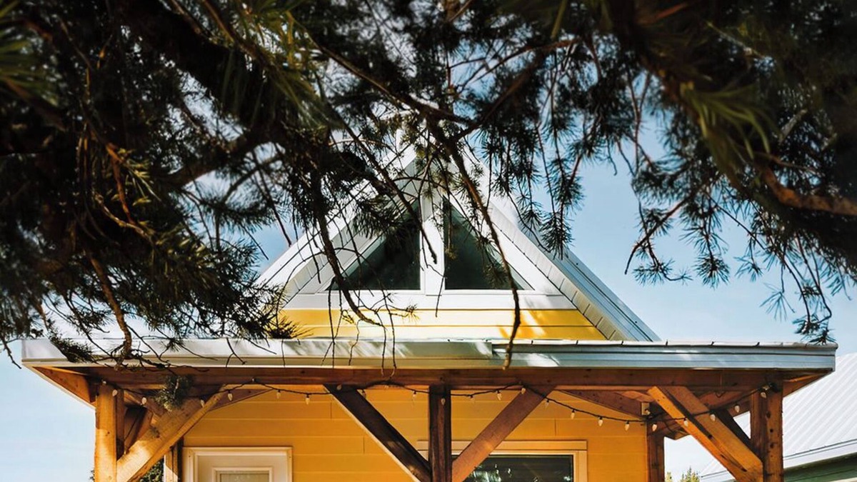 Nordegg Apartment | Abraham - Peaceful tiny cabin in historic Nordegg