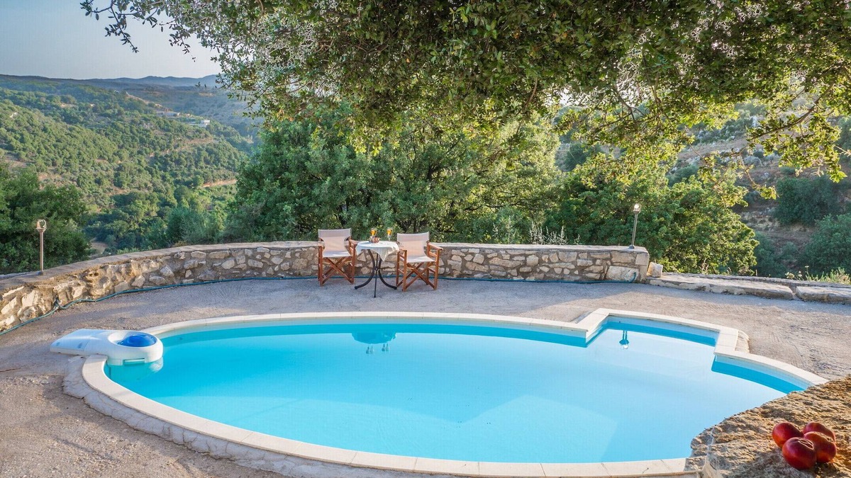 Monopari Villa | Absolut Privacy in this chalet style villa, private pool, BBQ area, shaded Patio