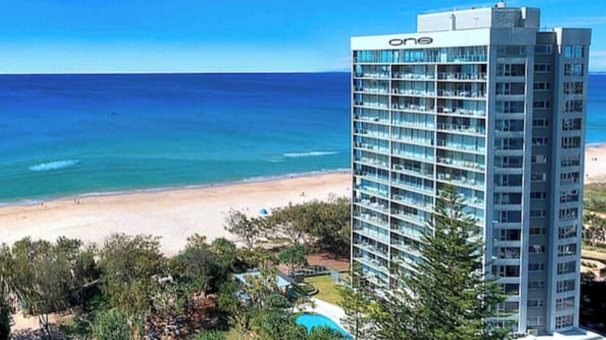 Gold Coast Apartment | absolute Beachfront Central Surfers Paradise