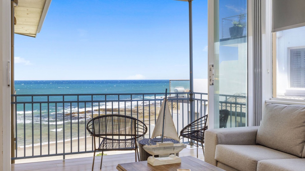 The Entrance Apartment | Absolute Beach front @ The Entrance