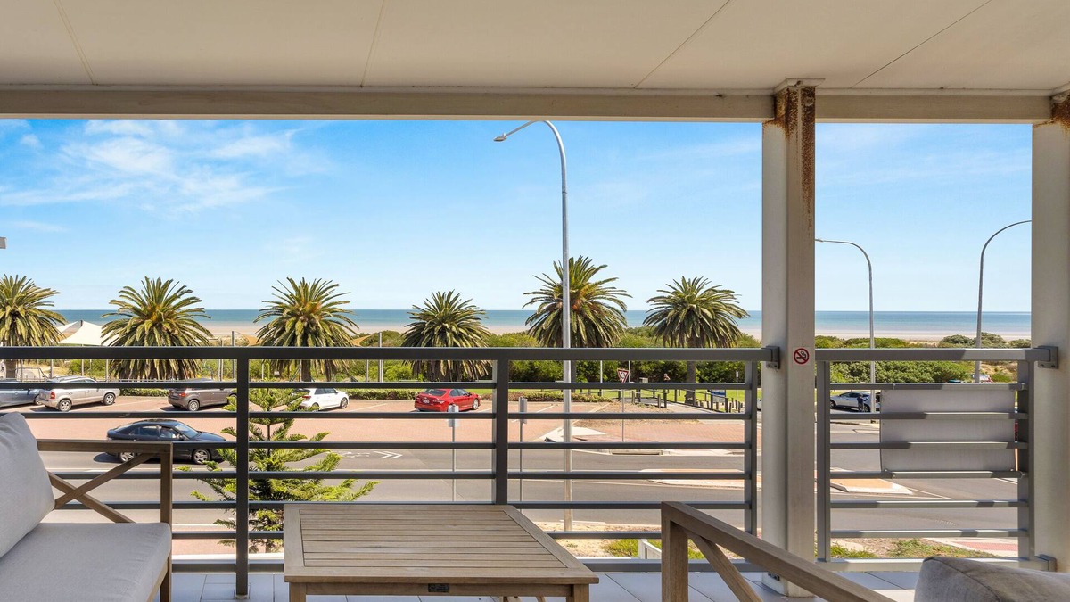Semaphore House | Absolute Beach Front Home With Sea Views