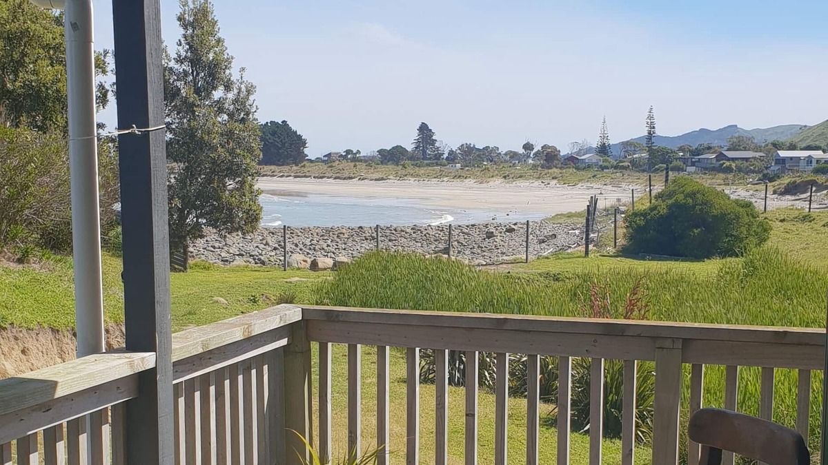 Mahia Cottage | Absolute Beach Front Escape