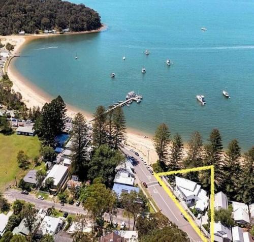 Patonga Apartment | Absolute Beach Front House Panoramic Views
