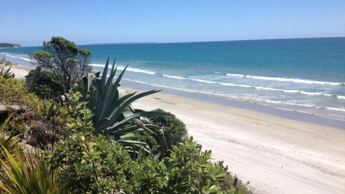 Pukehina House | Absolute beachfront Pukehina