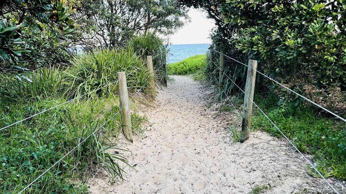 Diamond Beach House | Absolute beachfront holiday home with private heated pool