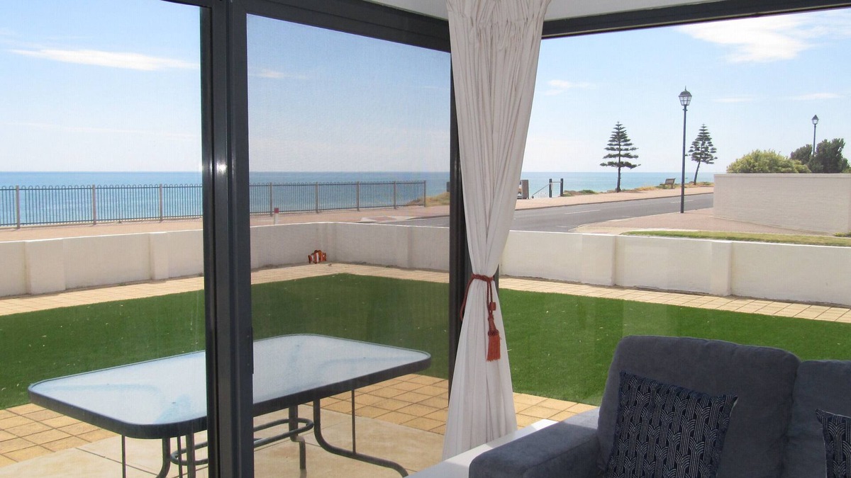 Somerton Park Apartment | Absolute Beachfront!