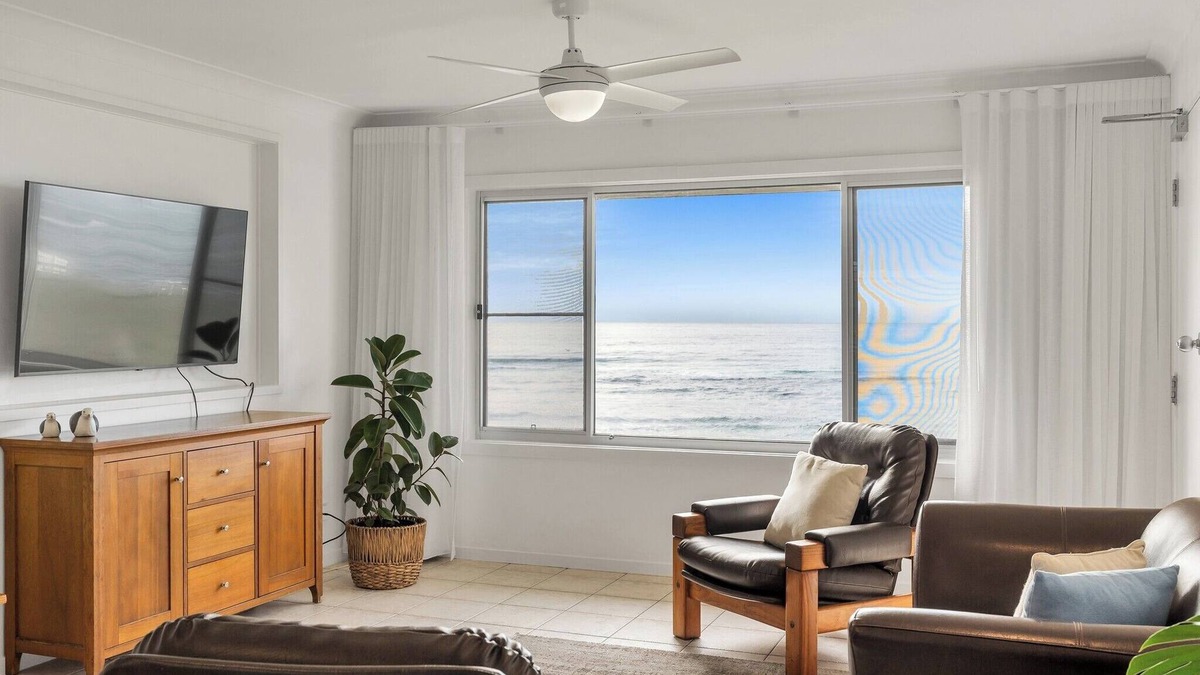 North Creek Apartment | Absolute Beachfront Apartment 1T