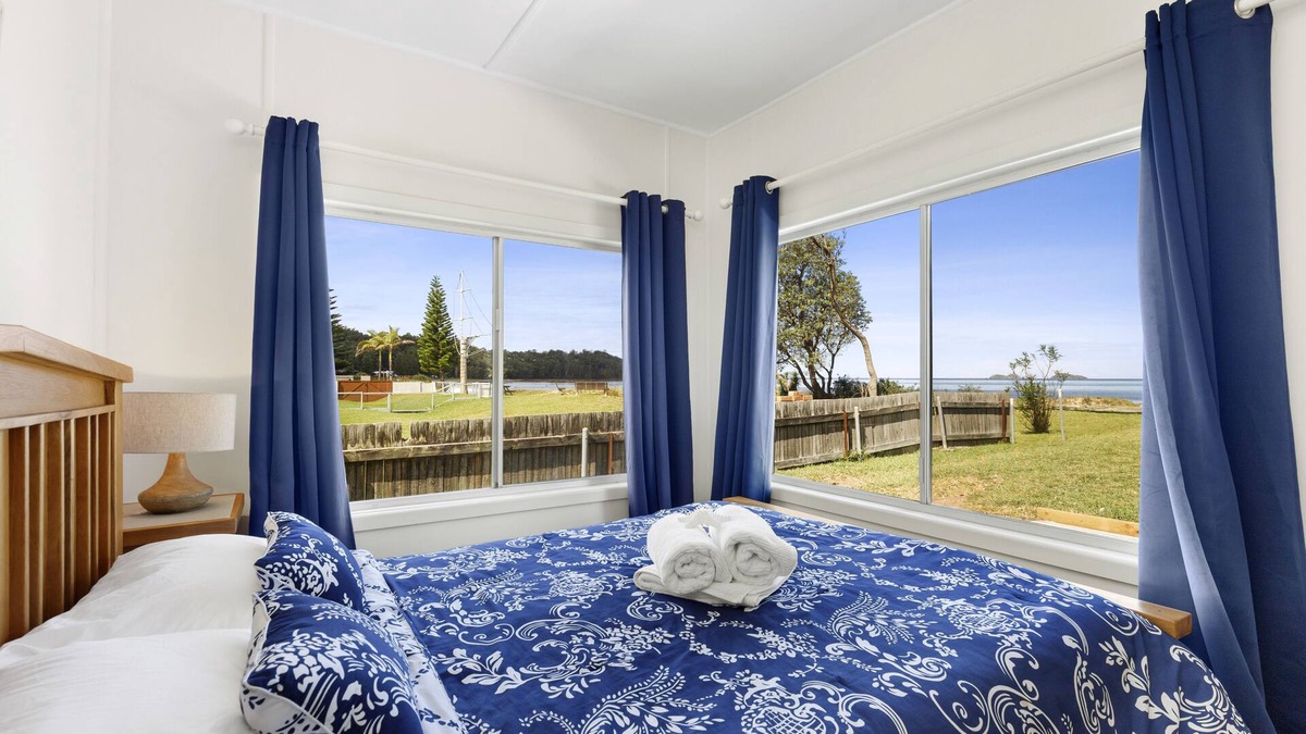 Long Beach House | Absolute Beachfront Long Beach -The Beach Is Your Backyard