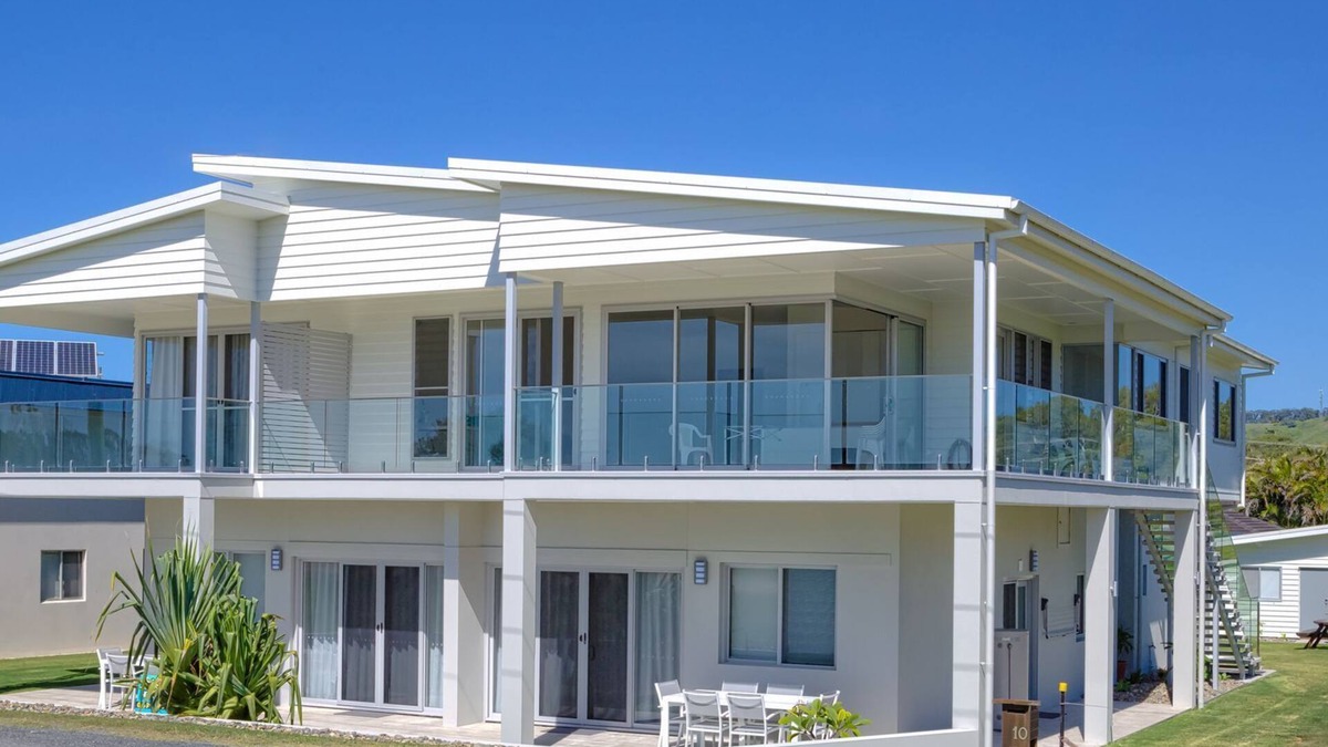 Woolgoolga Apartment | Absolute beachfront location and king bed