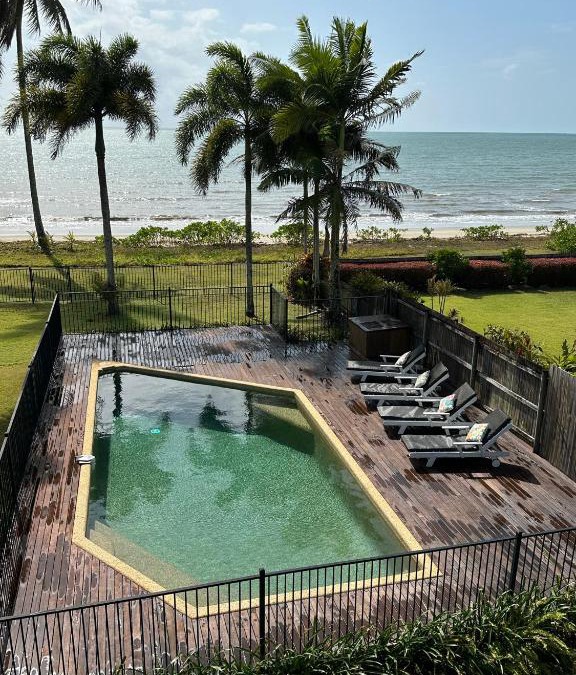 Newell House | ABSOLUTE BEACHFRONT BLISS - NEWELL BEACH - 10 Metres to the Ocean