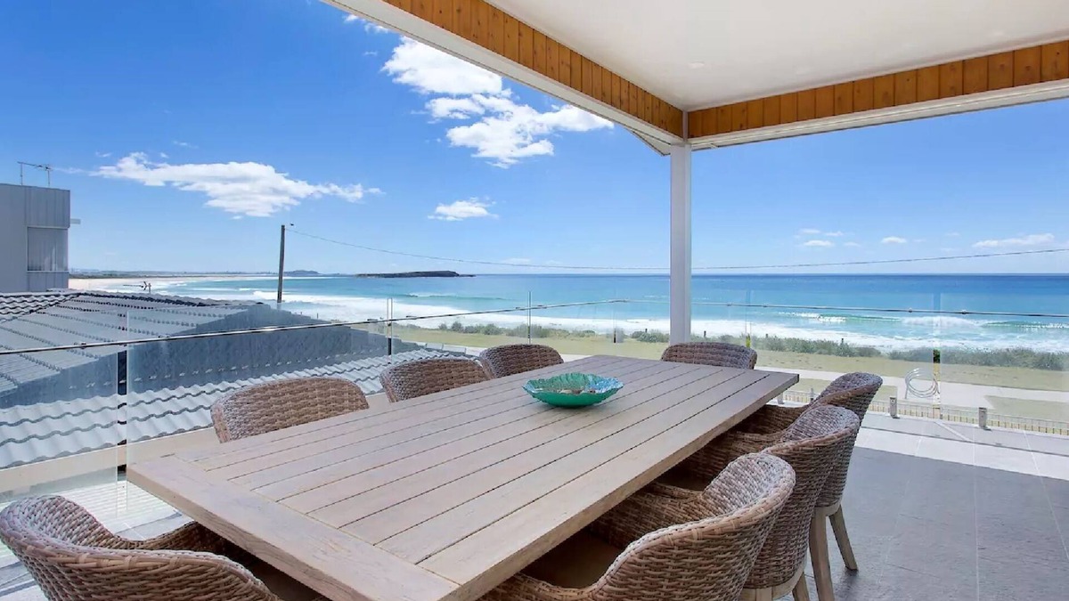 Warilla Apartment | Absolute Beachfront Holiday Apartment w Panoramic Ocean Views