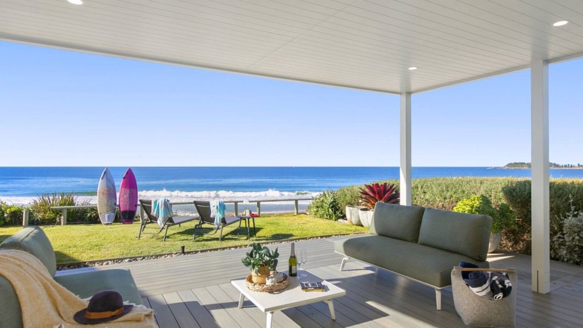 Wamberal House | Absolute beachfront on surf beach