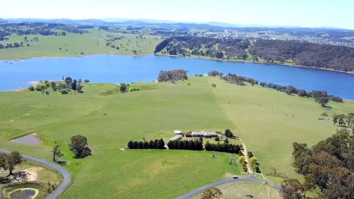 Oberon House | ABSOLUTE LUXURIOUS LAKEFRONT HOMESTEAD AT ALPINE LAKE OF OBERON BLUE MOUNTAINS