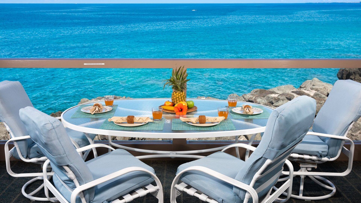 Kahaluu Bay Condo | Absolute Oceanfront at Keauhou-Kona Surf & Racquet Club 5-204