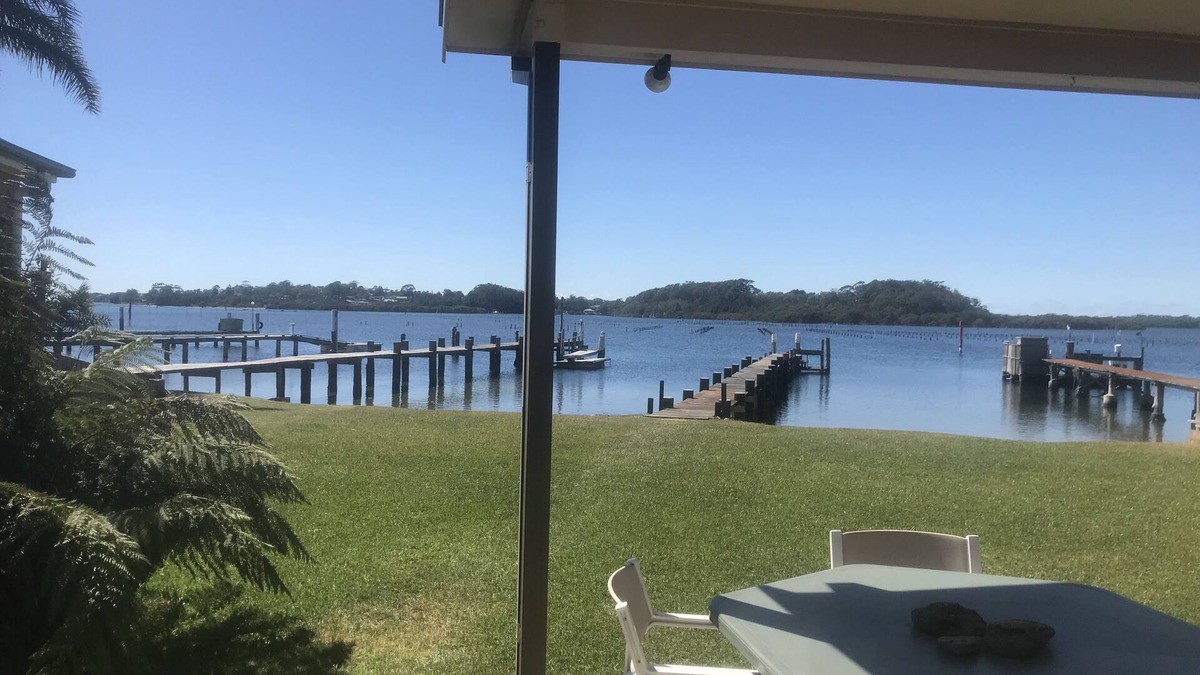 Greenwell Point House | ABSOLUTE WATERFRONT 4 BEDROOM HOUSE SLEEPS 10.