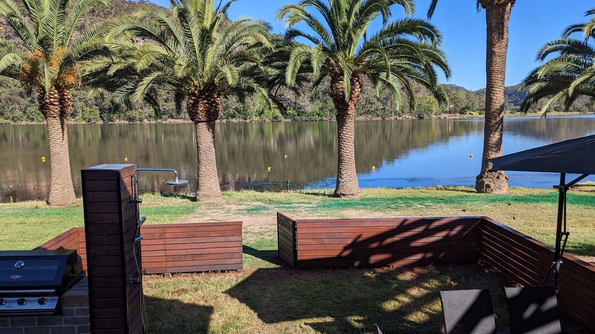 Wisemans Ferry Cabin | Absolute Waterfront Cabin - Pet Friendly