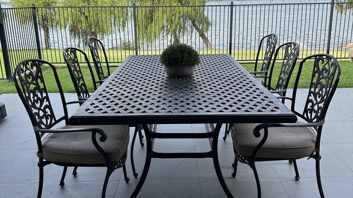 Yarrawonga House | Absolute waterfront modern 4 bedroom property in Woodlands area of Yarrawonga