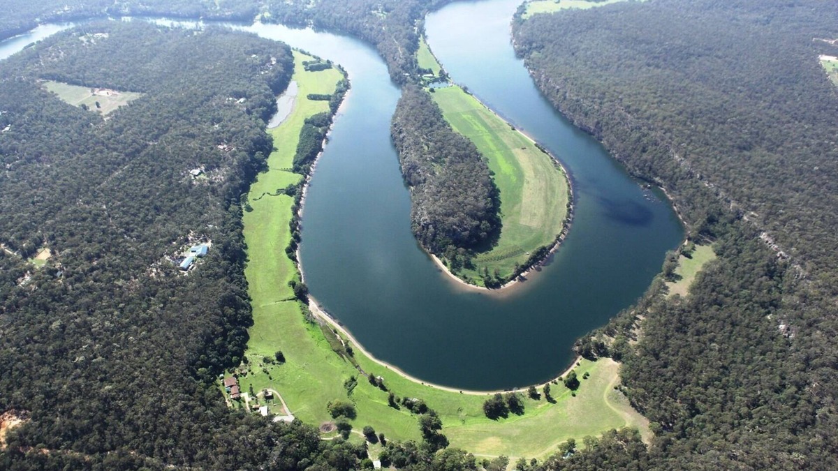 Longreach Villa | Absolute Waterfront - Grevillea, Banksia and Waratah Villas at Shoalhaven Lodge