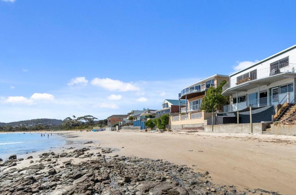 Howrah House | Absolute Waterfront Only 15 minutes From Hobart