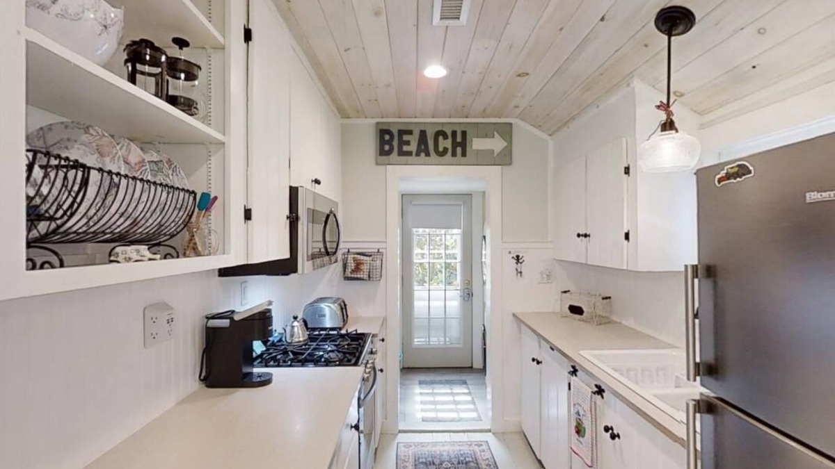 North Eastham Cottage | Absolutely Adorable 1 Bedroom Cottage - Walk to the Beach!