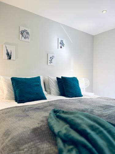 Hemel Hempstead Apartment | Absolutely Beautiful Hemel Hempstead 2-bedroom for 1-5 Guests - contractors welcome