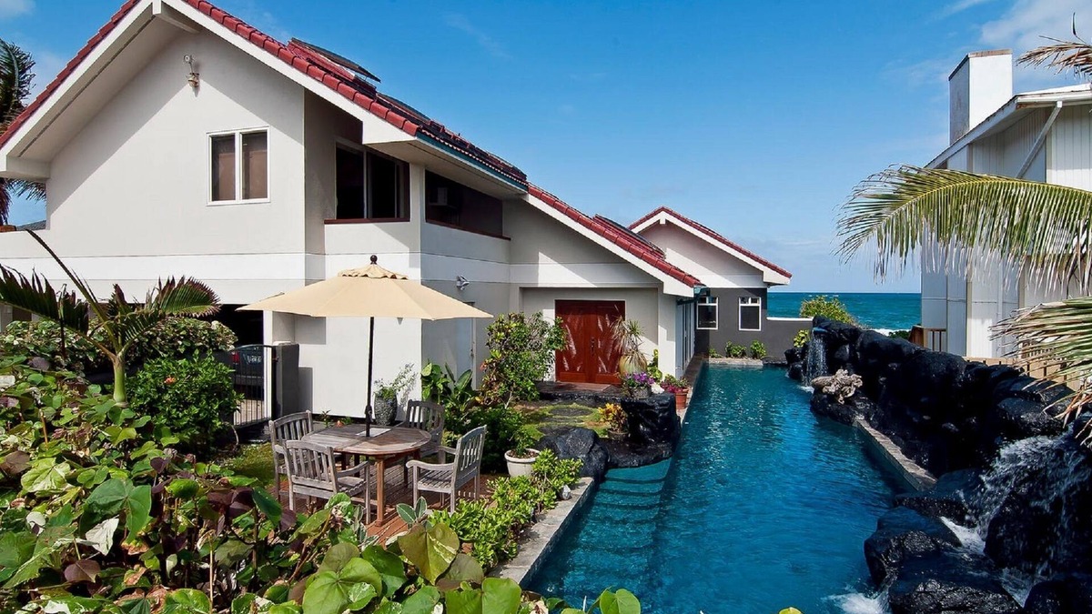 Kailua House | Absolutely Oceanfront - 60' Waterfall Lap Pool