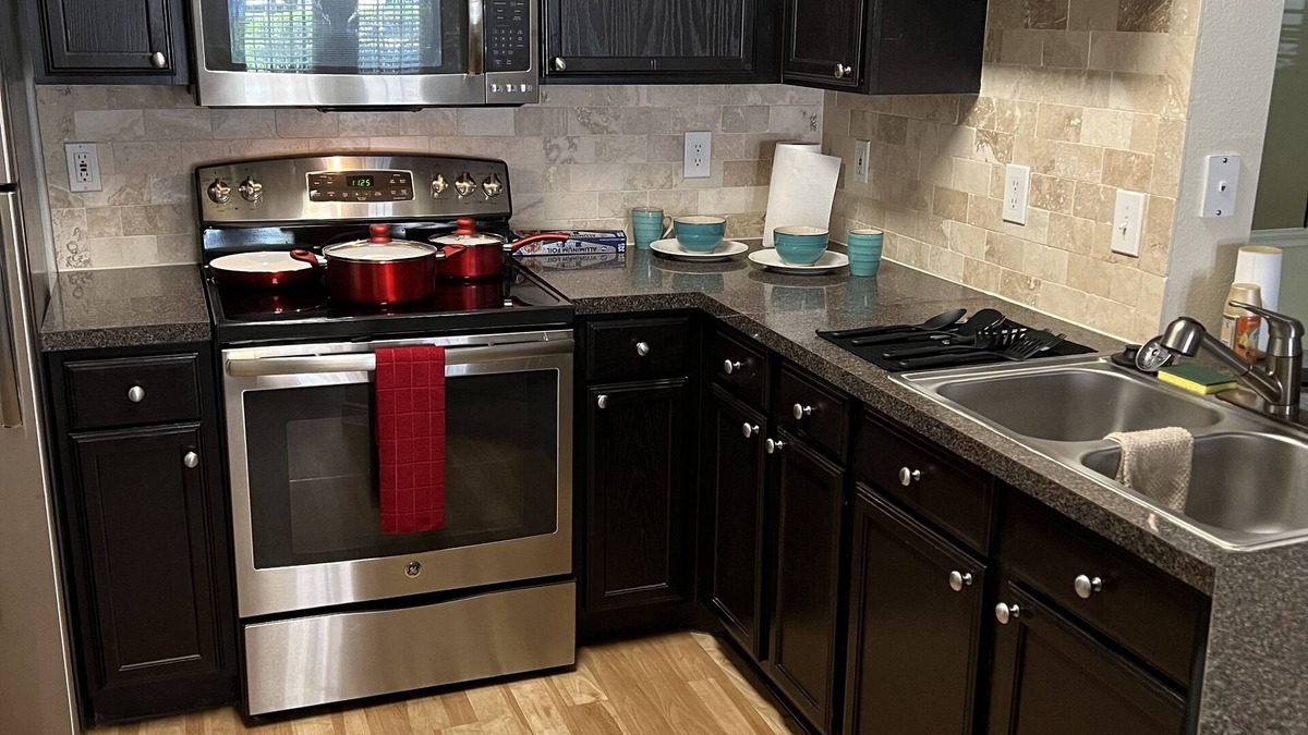 Barker Apartment | Absolutely Stunning 1-Bedroom , 1- Bath 🛁