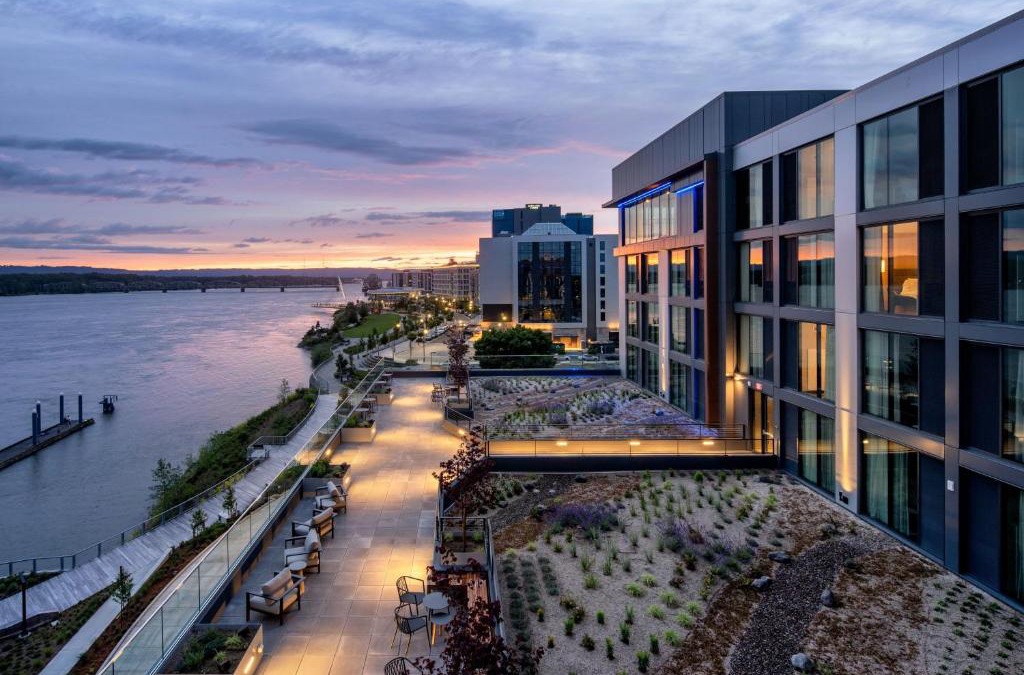 Downtown Vancouver Hotel | AC Hotel by Marriott Vancouver Waterfront