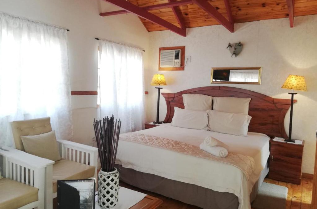 The Msunduzi Cabin | Acacia Bush Lodge