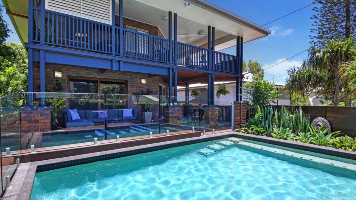 Shelly Beach House | Acacia House - a stunning beach retreat offering ultimate comfort and spacious living