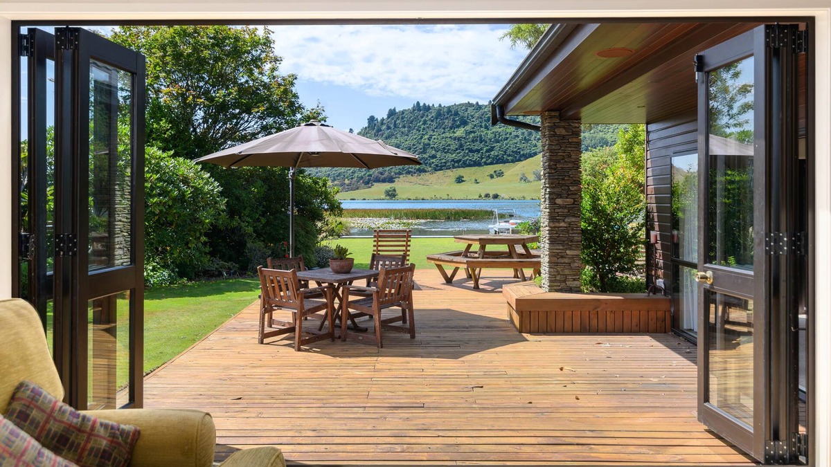 Lake Okareka House | ACACIA LAKESIDE AT LAKE OKAREKA