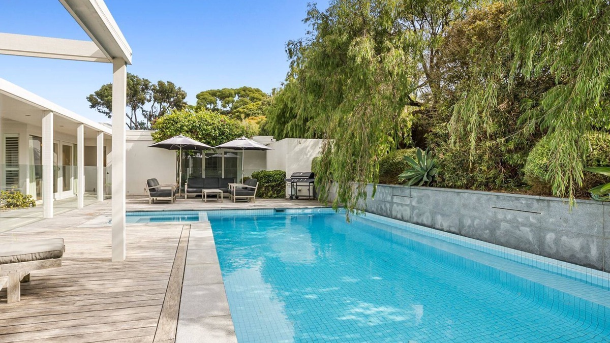 Portsea House | Acacia Portsea Beautiful spacious holiday house near bay and ocean beaches